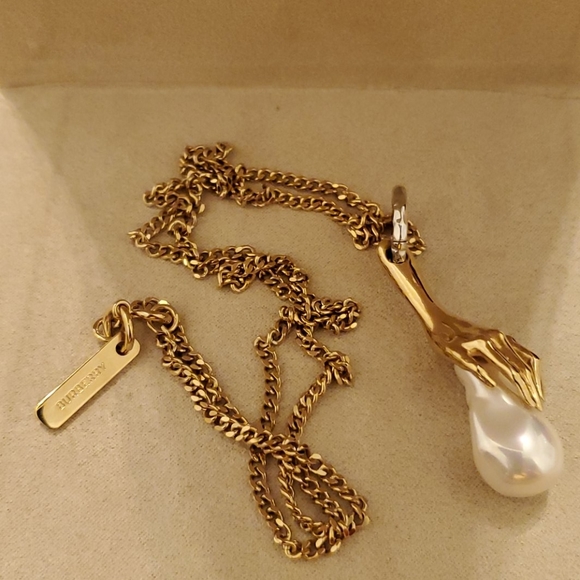 Authentic Burberry necklace - Picture 9 of 10